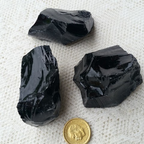 svart obsidian rå