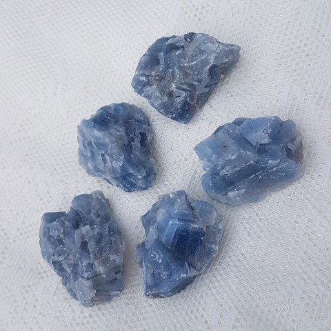 rå blå kalcit
